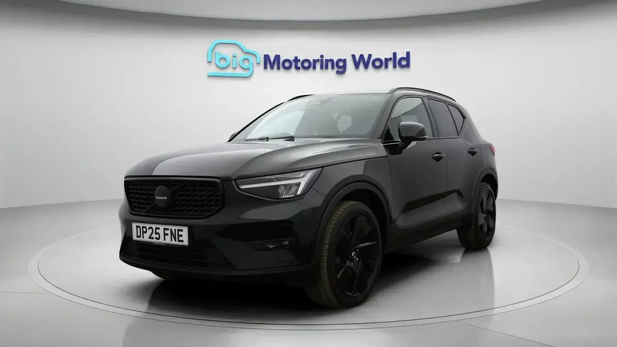 Used Volvo XC40 Plus 197 HP (144 kW) 2025 Black SUV