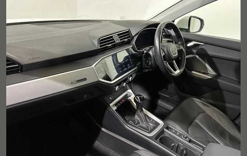 Used Audi Q3 Design 150 HP (110 kW) 2022 White SUV