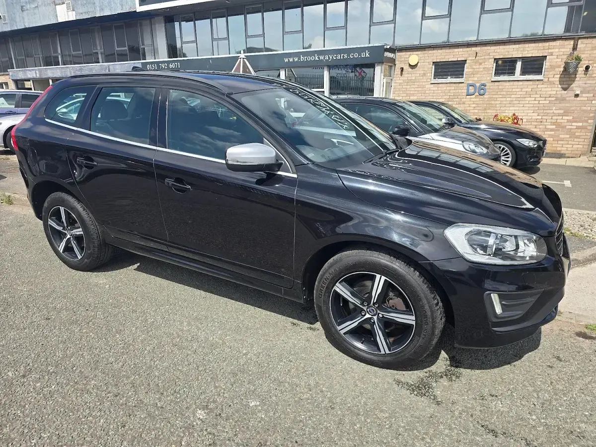 Used Volvo XC60 R-Design 190 HP (139 kW) 2017 Black SUV