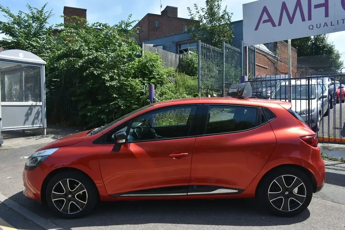 Used Renault Clio Dynamique 75 HP (55 kW) 2015 Red Hatchback