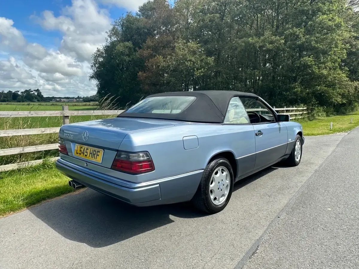 Used Mercedes E320 1993 Blue Cabriolet