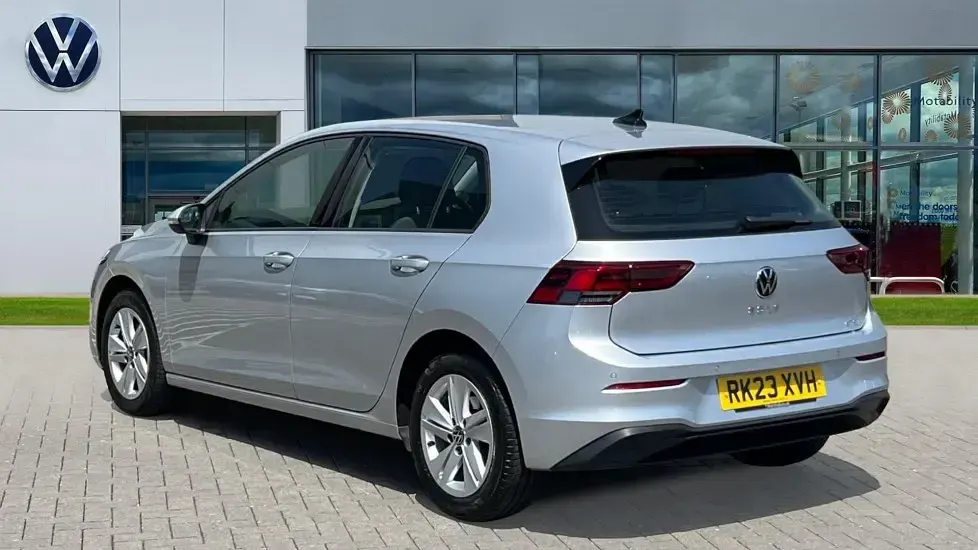 Used VW Golf VIII Life 150 HP (110 kW) 2023 Reflex silver metallic