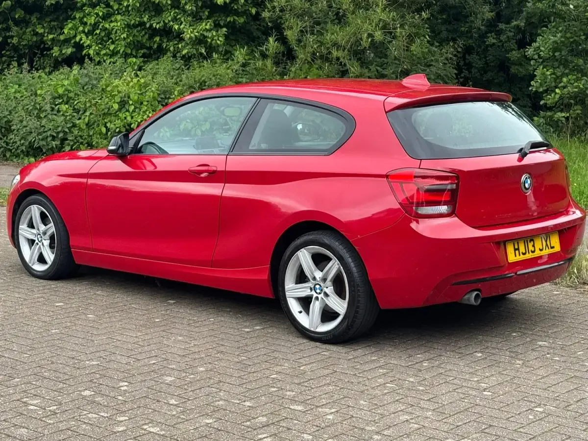 Used BMW 114 Sport Line 2013 Red Hatchback