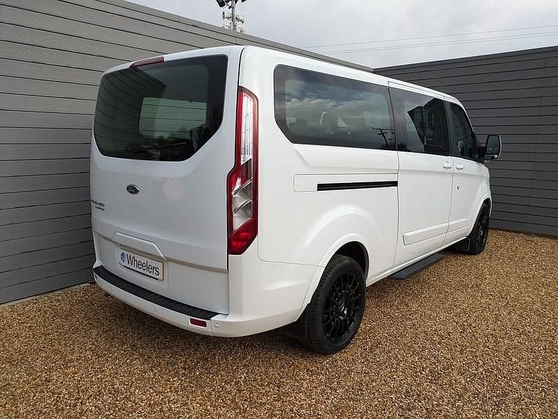 Used Ford Tourneo Custom Titanium 2022 Frozen white (solid colour) Van
