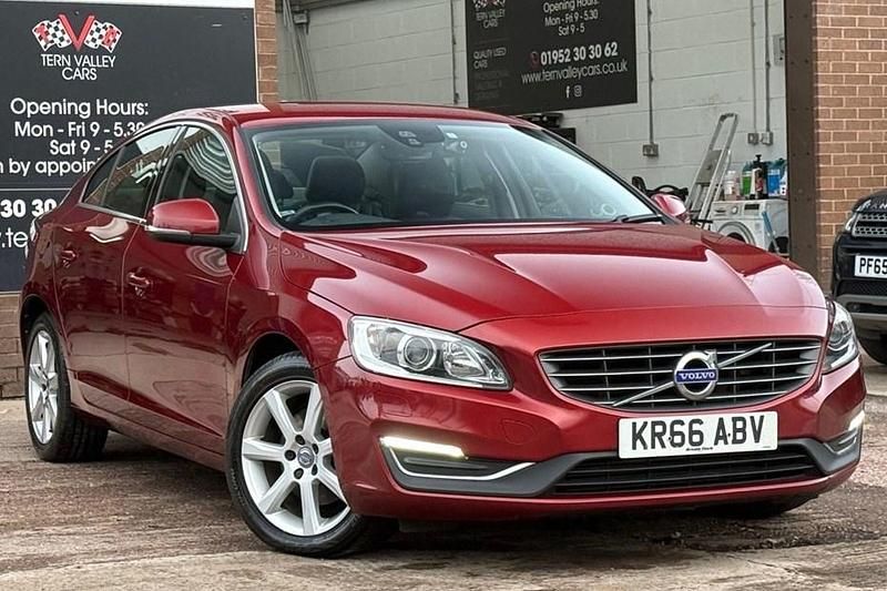 Used Volvo S60 SE Lux 190 HP (139 kW) 2016 Red Sedan