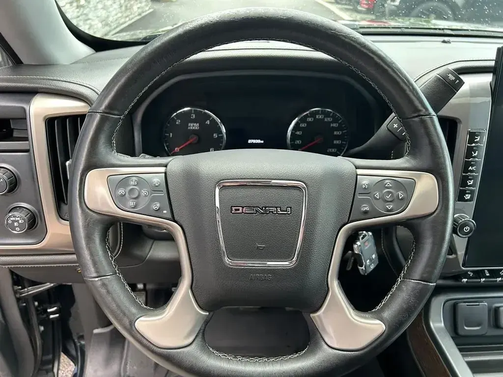 Used GMC Sierra 420 HP (308 kW) 2017 Black Pickup