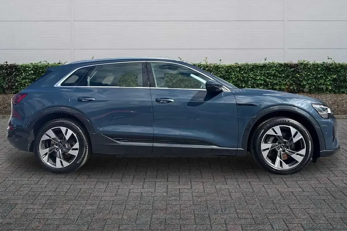 Used Audi Q8 e-tron Sport 250 kW (340 HP) 2023 Plasma blue, metallic SUV