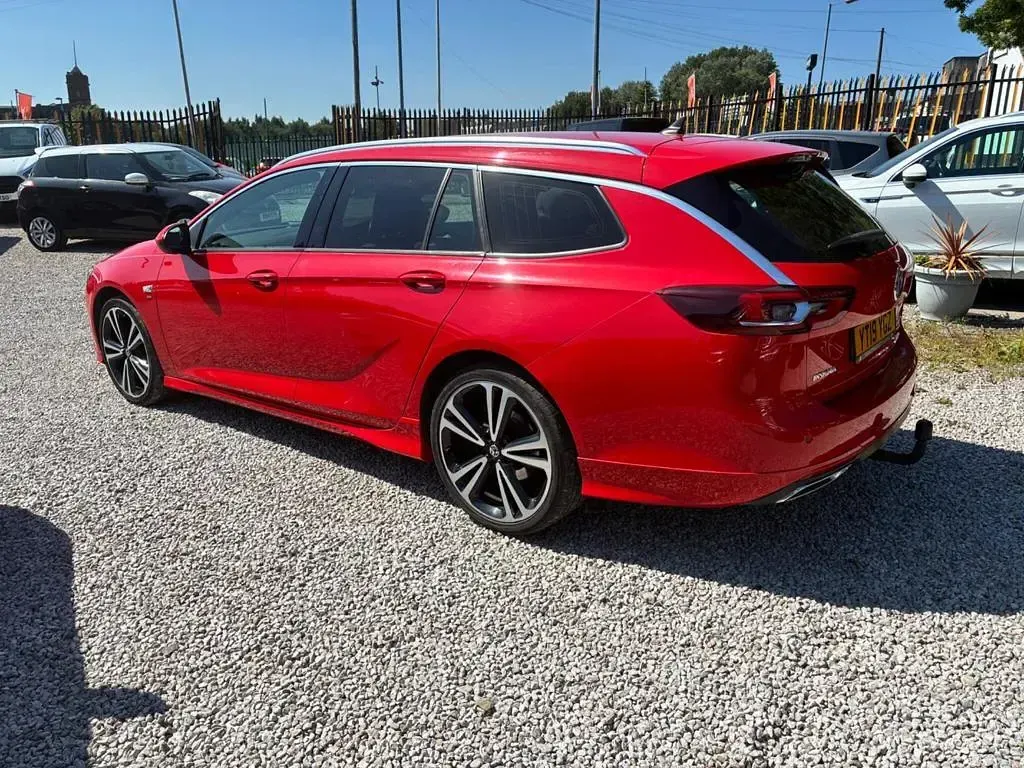 Used Vauxhall Insignia SRi 170 HP (125 kW) 2019 Red Hatchback