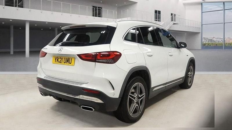 Used Mercedes GLA250 Exclusive 218 HP (160 kW) 2021 White SUV