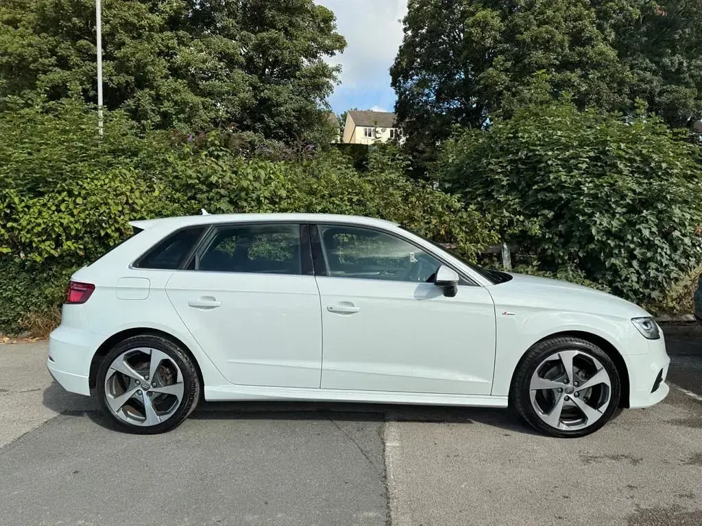 Used Audi A3 Sportback S-Line 110 HP (80 kW) 2016 White Hatchback