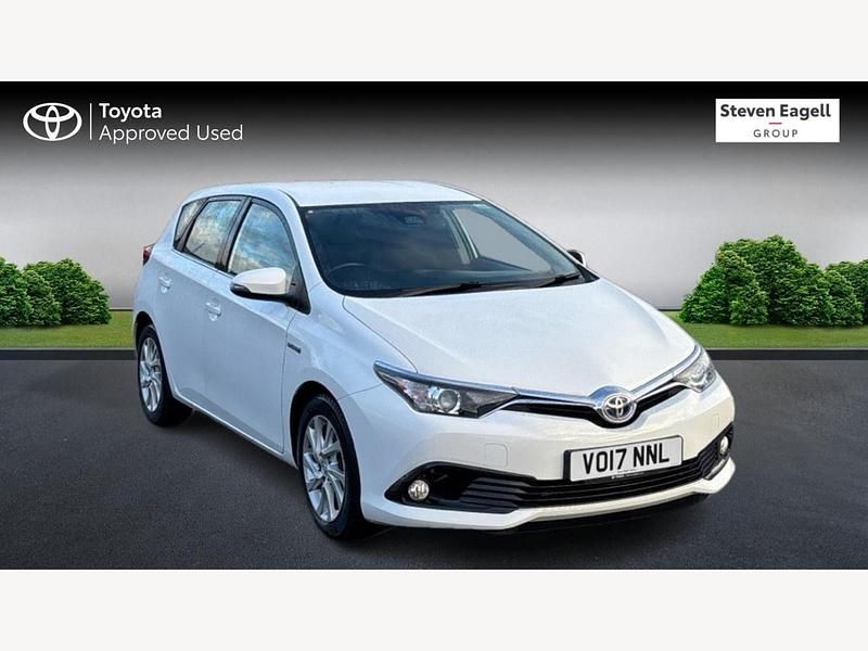 White Used 2017 Toyota Auris Hybrid Business Edition Hatchback | £11,999 (Fair price) - Image 1/3