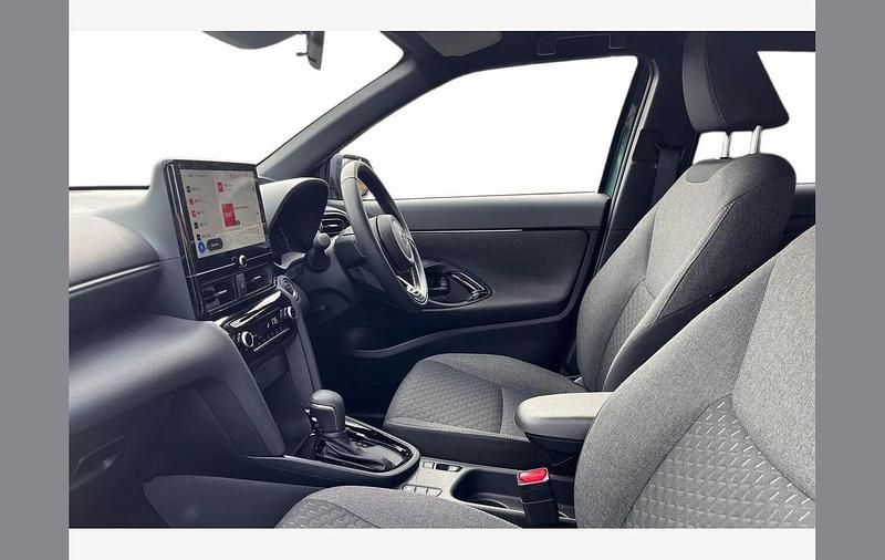 Used Toyota Yaris Cross Design 116 HP (85 kW) 2025 Green SUV