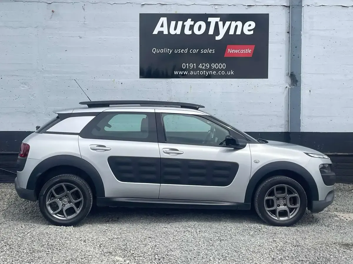 Used Citroën C4 Cactus Feel 82 HP (60 kW) 2015 Silver Hatchback
