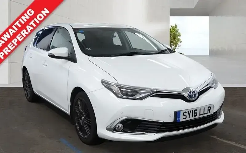 Used Toyota Auris Hybrid 136 HP (100 kW) 2016 Hatchback