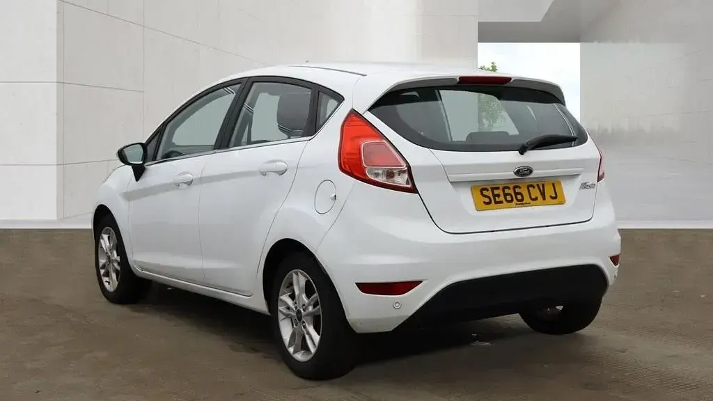 Used Ford Fiesta Zetec 82 HP (60 kW) 2017 White Hatchback