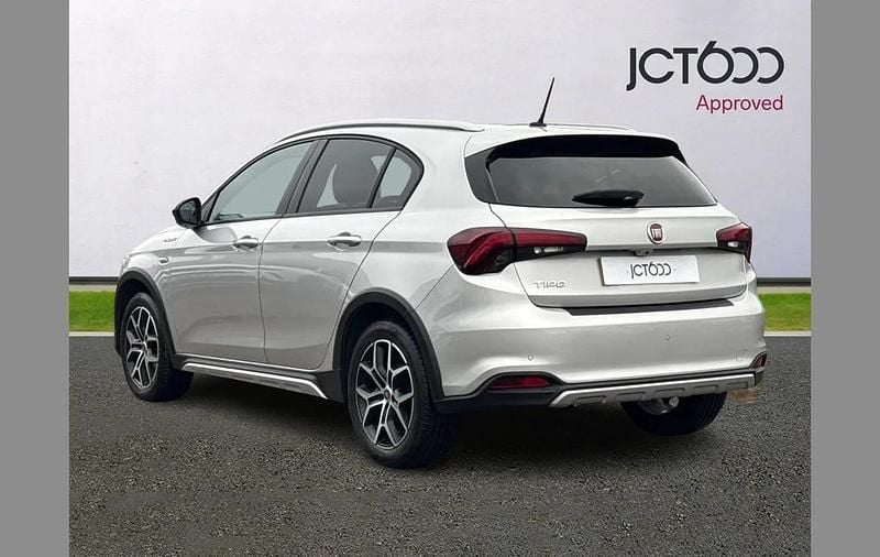 Used Fiat Tipo Cross 99 HP (72 kW) 2022 Silver Hatchback