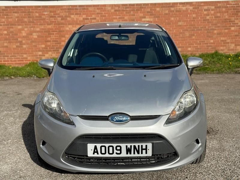 Second-hand Ford Fiesta Style 96 CP (70 kW) 2009 Argintiu Hatchback