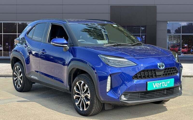 Used 2025 Toyota Yaris Hybrid Design Estate | £22,260 (Good price) - Image 1/4