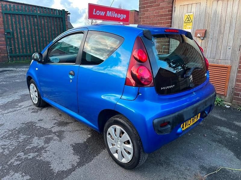 Used Peugeot 107 Access 68 HP (50 kW) 2013 Blue Hatchback