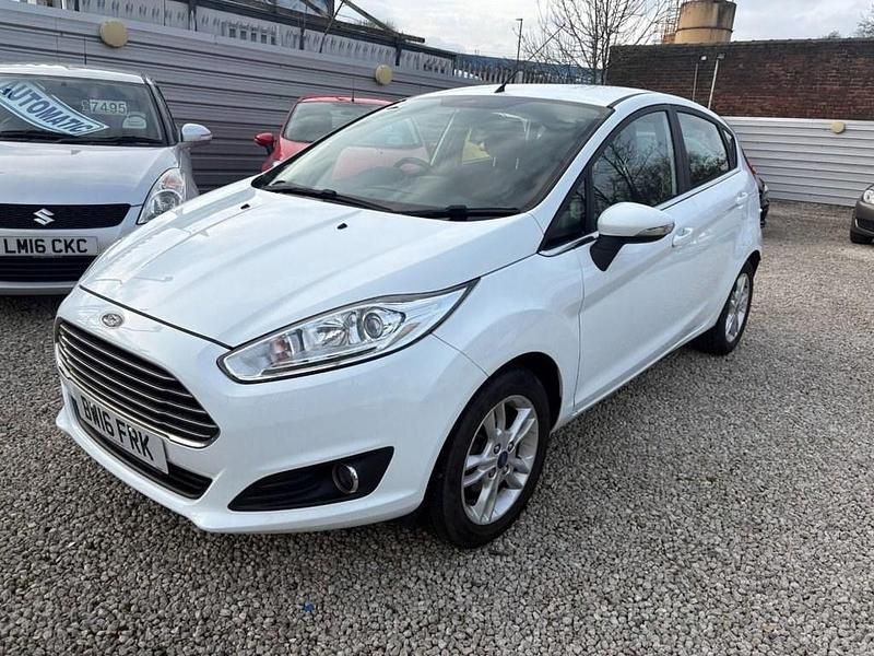 Used Ford Fiesta Zetec 2016 White Hatchback