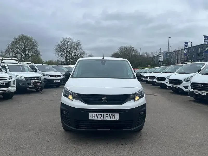 Second-hand Peugeot Partner Premium 131 CP (96 kW) 2021 Alb Monovolum
