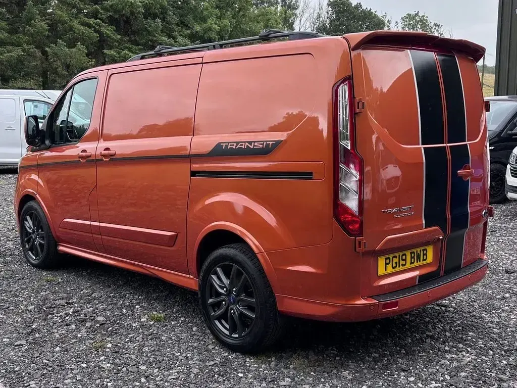 Used Ford Transit Custom Sport 170 HP (125 kW) 2019 Orange Van