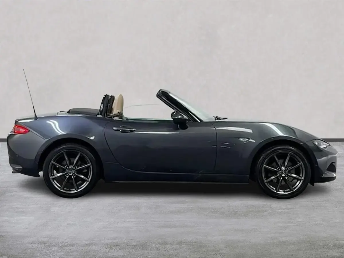 Usado Mazda MX5 Inclusive 160 HP (117 kW) 2017 Cinzento Cabrios