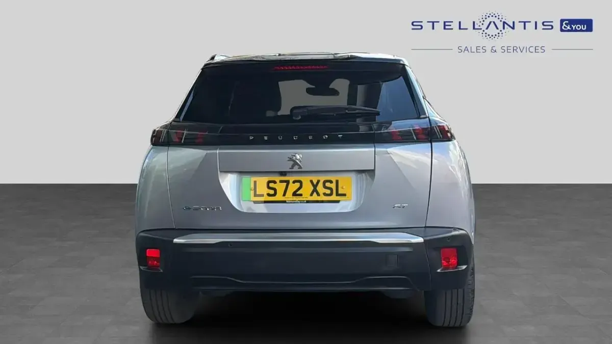 Używany Peugeot e-2008 GT 98 kW (134 KM) 2022 Szary SUV