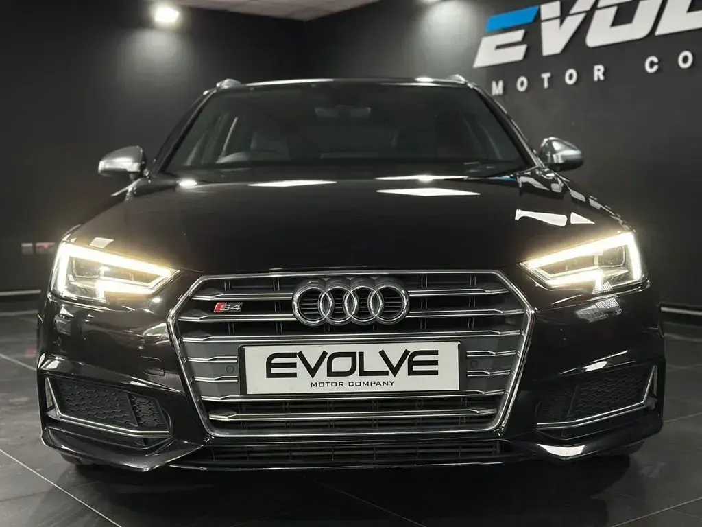 Used Audi A4 Design 354 HP (260 kW) 2018 Black Estate