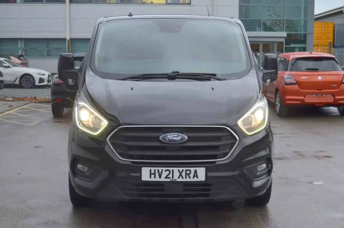Used Ford Transit Custom Limited 130 HP (95 kW) 2021 Black Van