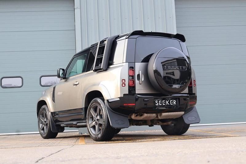 Used Land Rover Defender SE Dynamic 350 HP (257 kW) 2021 Silver SUV