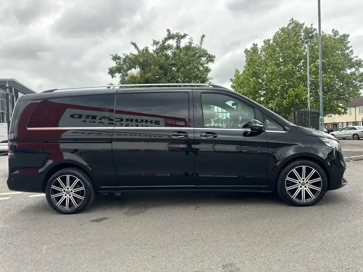 Używany Mercedes V300 Premium 2025 Czarny Minivan