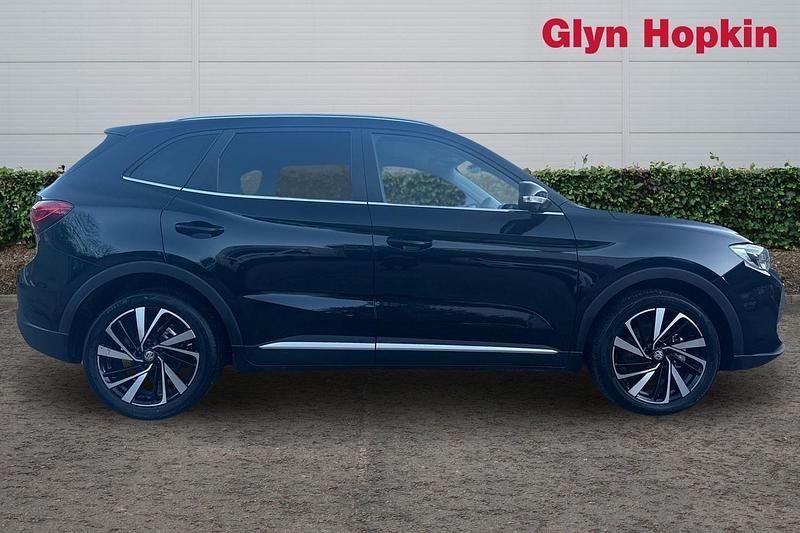 Used MG ZS Trophy 2025 Black Hatchback