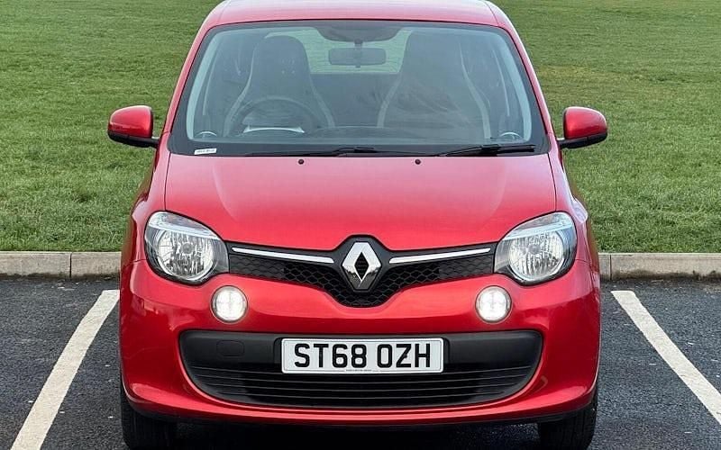 Used Renault Twingo Play 69 HP (50 kW) 2018 Red Hatchback