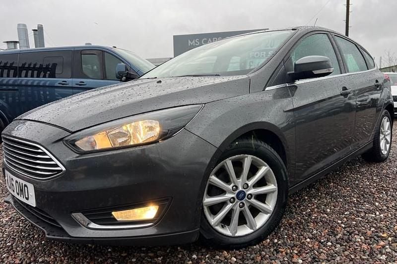 Used Ford Focus Titanium 120 HP (88 kW) 2016 Grey Hatchback