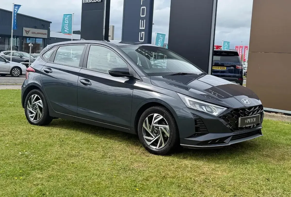 Used Hyundai i20 Advanced 99 HP (72 kW) 2024 Grey Hatchback