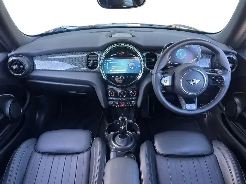 Begagnad Mini Cooper Exclusive 134 HK (98 kW) 2023 Svart Halvkombi