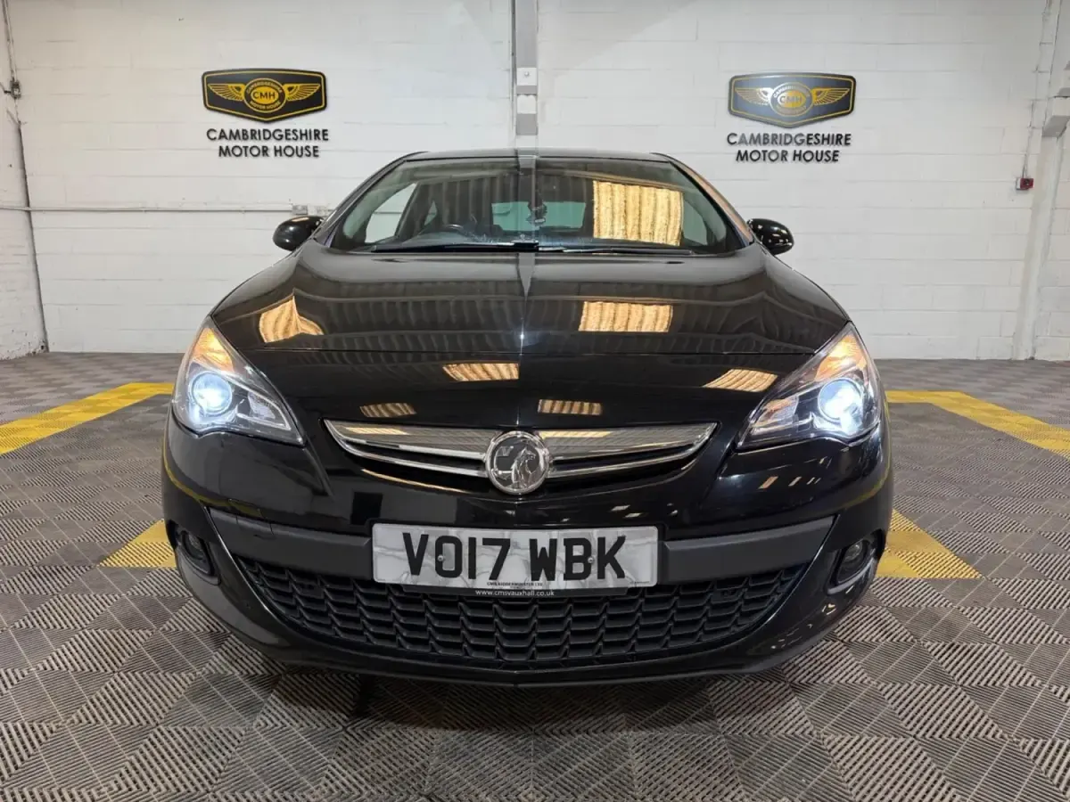 Usado Vauxhall Astra GTC SRi 2017 Preto Citadino