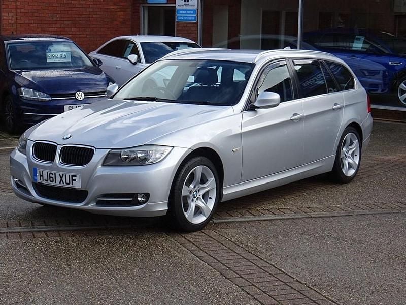 Used BMW 318 Exclusive 2011 Silver Estate