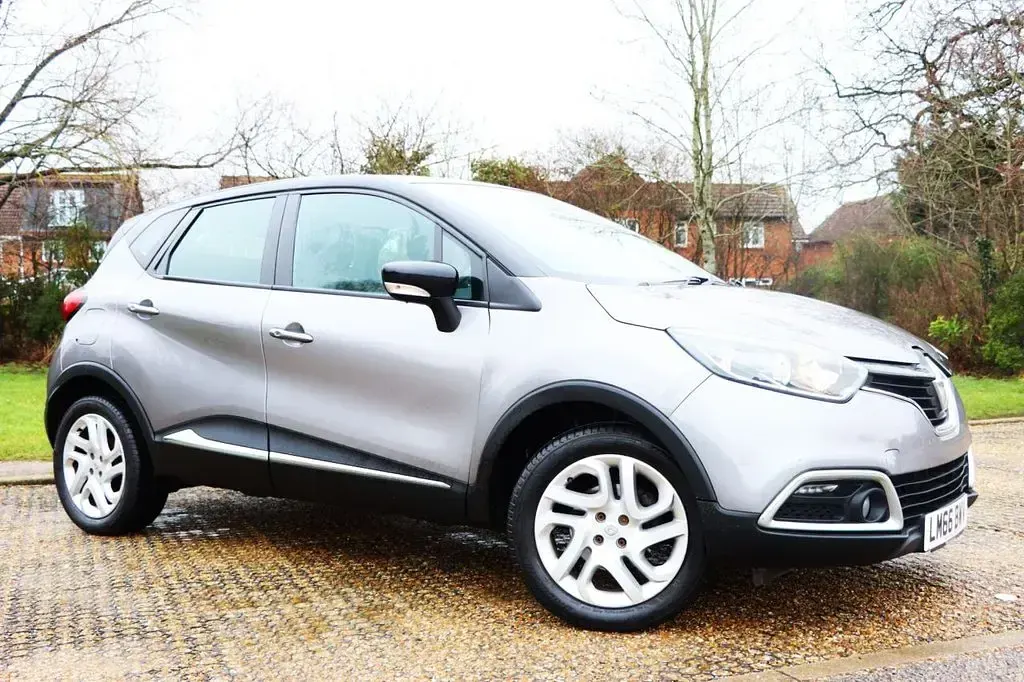 Used Renault Captur Dynamique 90 HP (66 kW) 2016 Grey/black SUV