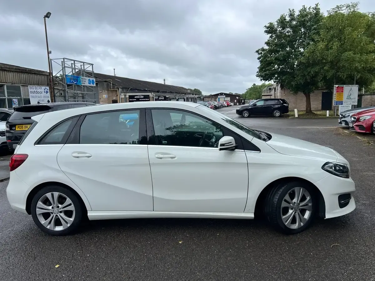 Used Mercedes B180 109 HP (80 kW) 2015 White MPV