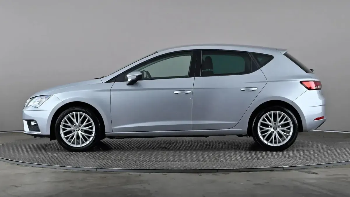 Begagnad Seat Leon SE Dynamic 115 HK (84 kW) 2020 Silver Halvkombi