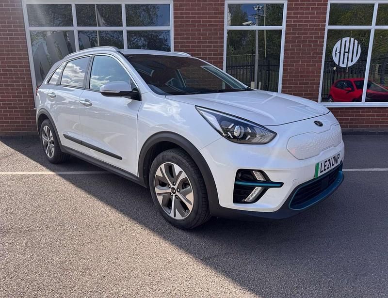 Used Kia Niro 100 kW (136 HP) 2021 White SUV
