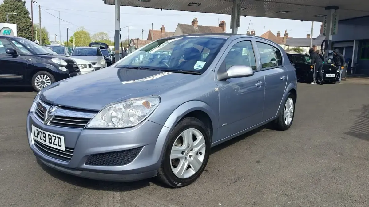 Usado Vauxhall Astra Active 115 CV (84 kW) 2009 Plateado Utilitario