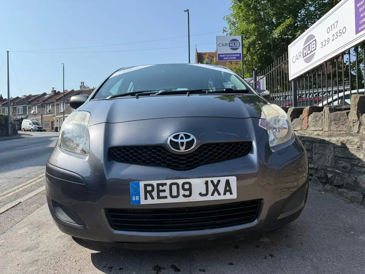 Used Toyota Yaris 101 HP (74 kW) 2009 Grey Hatchback