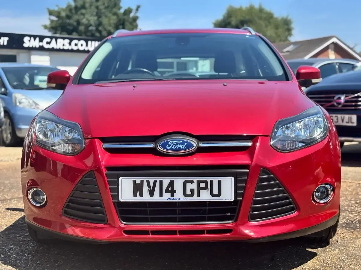 Used Ford Focus Zetec 125 HP (91 kW) 2014 Red Estate