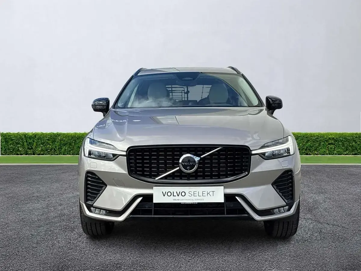 Used Volvo XC60 Ultimate 250 HP (183 kW) 2023 Gold SUV