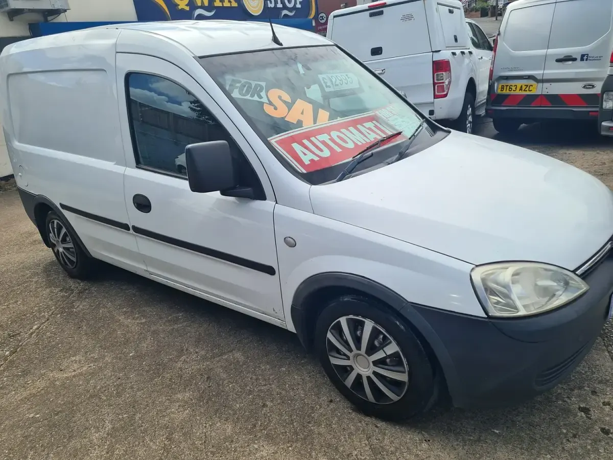 Used Vauxhall Combo 75 HP (55 kW) 2010 Multicoloured MPV