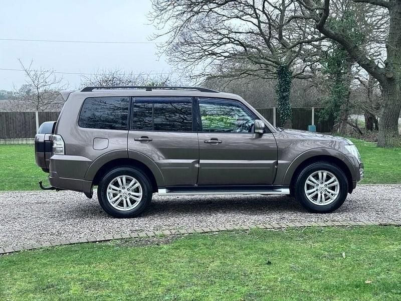 Used Mitsubishi Shogun 2016 Brown SUV