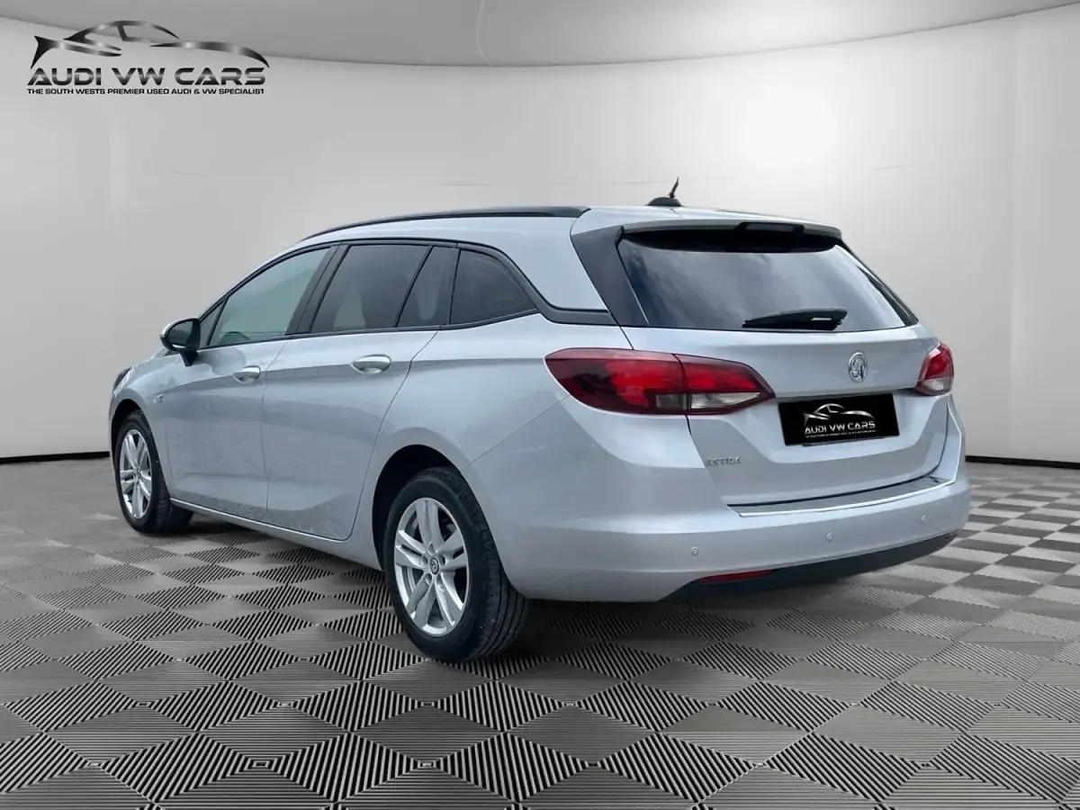 Used Vauxhall Astra Business Edition 122 HP (89 kW) 2021 Silver Estate